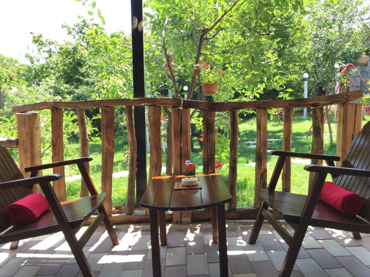 Guest House Poligloti Telawi Exterior foto