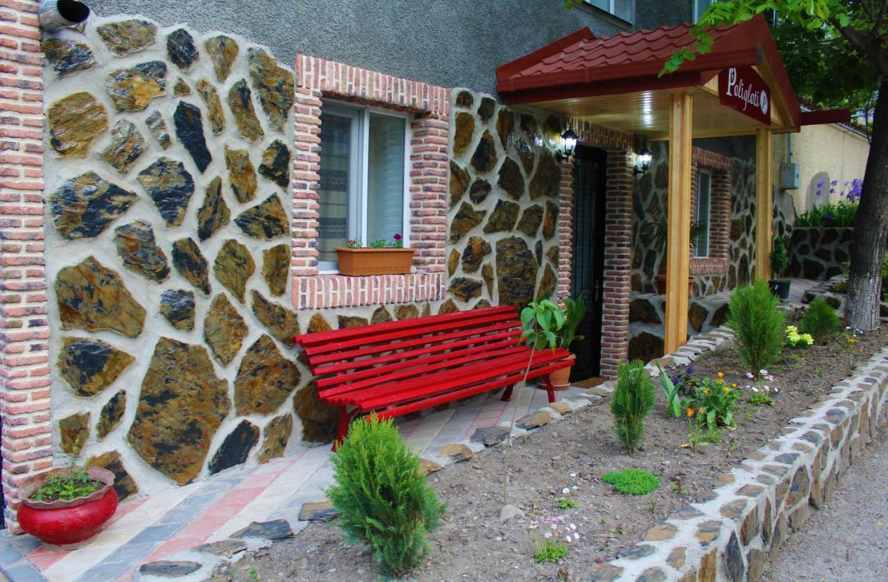 Guest House Poligloti Telawi Exterior foto